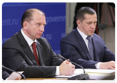 Samara Region Governor Vladimir Artyakov and Minister of Natural Resources and Environmental Protection Yury Trutnev at the meeting to discuss the draft general strategy for developing the oil industry to 2020