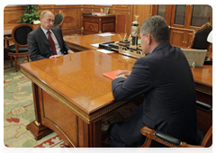 Председатель Правительства Российской Федерации В.В.Путин провел рабочую встречу с министром Российской Федерации по делам гражданской обороны, чрезвычайным ситуациям и ликвидации последствий стихийных бедствий С.К.Шойгу