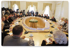 Председатель Правительства Российской Федерации В.В.Путин выступил на встрече с активом Ленинградской федерации профсоюзов