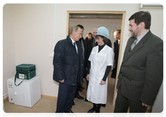 Prime Minister Vladimir Putin visiting a paramedical and obstetric centre in  the village of Verkhnyaya Vereya