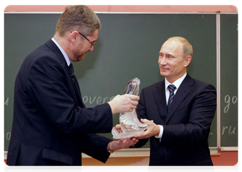 Prime Minister Vladimir Putin meeting with the teachers and parents in the Secondary School 1066, during which he presented the award for Teacher of the Year