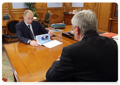 Prime Minister Vladimir Putin meeting with Yury Chikhanchin, head of the Federal Service for Financial Regulation (Rosfinmonitoring)