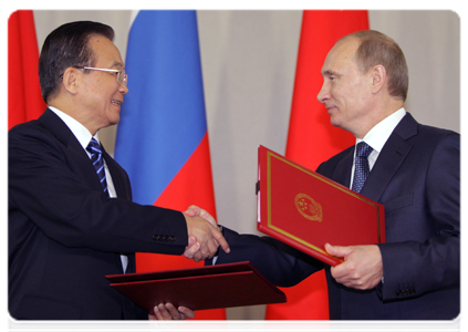 A ceremony of signing a series of cooperation deals between Russia and  China following intergovernmental talks