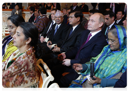 Председатель Правительства Российской Федерации В.В.Путин посетил концерт «Помоги тигру!», проводившийся в рамках Международного форума по проблемам, связанным с сохранением тигра на Земле
