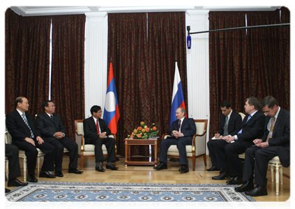 Prime Minister Vladimir Putin meeting with Bouasone Bouphavanh, prime minister of Laos