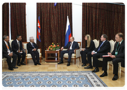 Председатель Правительства Российской Федерации В.В.Путин встретился с Премьер-министром Непала Мадхавом Кумаром Непалом