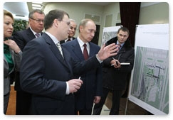Председатель Правительства Российской Федерации В.В.Путин осмотрел стенды с планами развития аэропорта «Пулково» в Санкт-Петербурге
