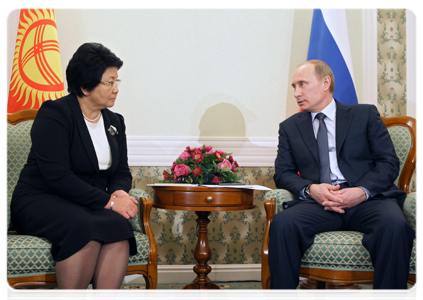 Prime Minister Vladimir Putin meeting with President and Acting Prime Minister of Kyrgyzstan Roza Otunbayeva