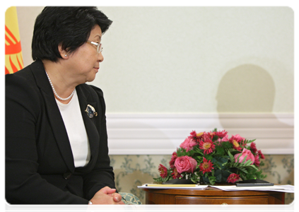 President and Acting Prime Minister of Kyrgyzstan Roza Otunbayeva at a meeting with Prime Minister Vladimir Putin