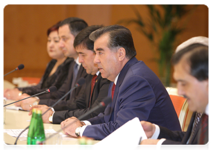 Президент Республики Таджикистан Э.Ш.Рахмон во время российско-таджикистанских переговоров