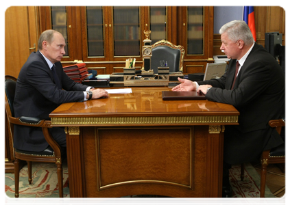 Prime Minister Vladimir Putin meeting with Mikhail Shmakov, the president of the Federation of Independent Trade Unions of Russia