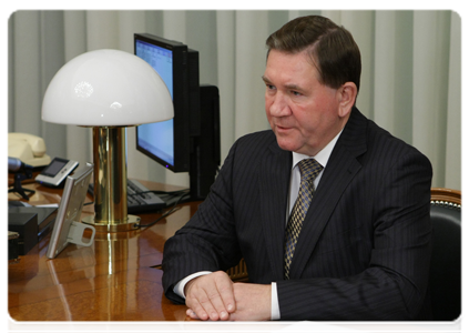 Kursk Region Governor Alexander Mikhailov at a meeting with Prime Minister Vladimir Putin