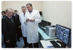 Председатель Правительства Российской Федерации В.В.Путин, прибывший с рабочей поездкой в г.Иваново, посетил областную клиническую больницу