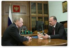 Председатель Правительства Российской Федерации В.В.Путин провел рабочую встречу с губернатором Ивановской области М.А.Менем