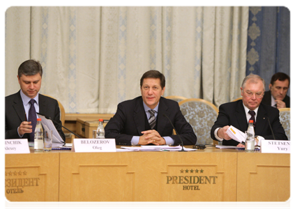 Deputy Prime Minister Alexander Zhukov chairing a meeting of the Inter-Governmental Mixed Russian-Spanish Commission for Economic and Industrial Cooperation