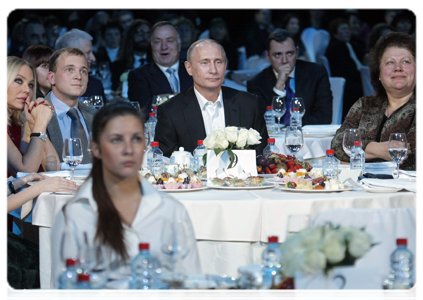 Председатель Правительства Российской Федерации В.В.Путин посетил благотворительный концерт в поддержку деятельности России по борьбе с детскими онкологическими и офтальмологическими заболеваниями
