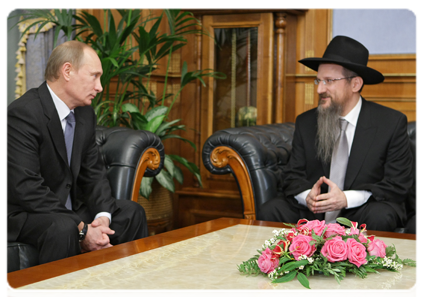 Председатель Правительства Российской Федерации В.В.Путин на встрече с Главным раввином России Берл Лазаром