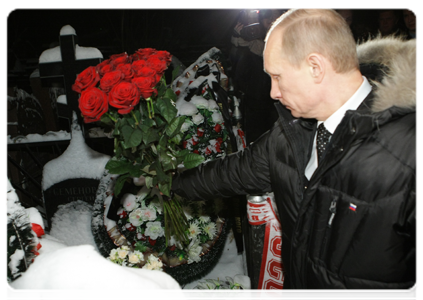Vladimir Putin placing flowers on the grave of Spartak fan Yegor Sviridov