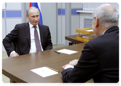 Prime Minister Vladimir Putin meeting with Daimler AG Chairman of the Board Dieter Zetsche at the Gorky Automobile Plant