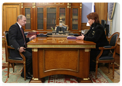 Prime Minister Vladimir Putin at a meeting with Agriculture Minister Yelena Skrynnik