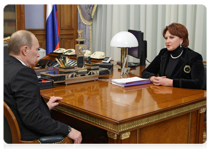 Agriculture Minister Yelena Skrynnik at a meeting with Prime Minister Vladimir Putin