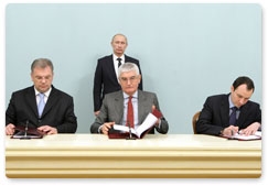 В присутствии Председателя Правительства Российской Федерации В.В.Путина состоялось подписание Рамочного соглашения между компанией «Дженерал электрик», госкорпорацией «Ростехнологии» и «ИНТЕР РАО ЕЭС»