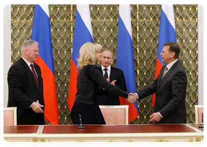 Prime Minister Vladimir Putin attending the signing ceremony for the general agreement between trade unions, employer associations and the government for 2011-2013