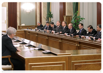President Dmitry Medvedev and Prime Minister Vladimir Putin attending a Government meeting