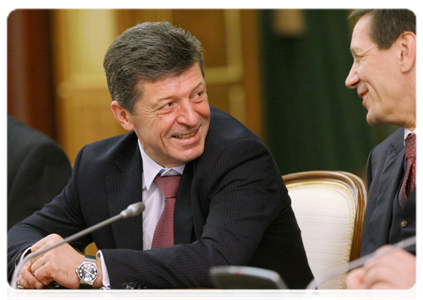 Deputy Prime Minister Alexander Zhukov and Deputy Prime Minister Dmitry Kozak at a Government meeting