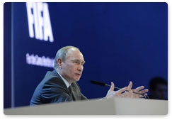 Председатель Правительства Российской Федерации В.В.Путин провёл в Цюрихе пресс-конференцию в связи с победой российской заявки на проведение чемпионата мира по футболу в 2018 году
