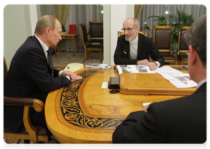 Prime Minister Vladimir Putin meeting with Minister of Culture Alexander Avdeyev and sculptor Vladimir Surovtsev