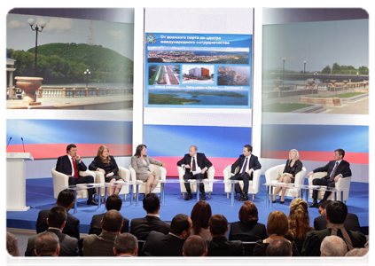 Vladimir Putin taking part in the plenary session of the conference of regional branches of the United Russia Party in the Far Eastern Federal District on “The Strategy of Socio-economic Development of the Far East until 2020. Programme for 2010-2012”