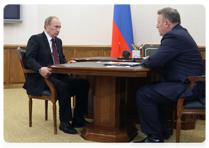 Prime Minister Vladimir Putin meeting with Khabarovsk Territory Governor Vyacheslav Shport