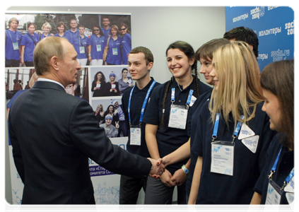 Председатель Правительства Российской Федерации В.В.Путин осмотрел фотовыставку «Олимпийские волонтёры России»