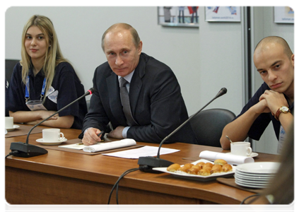 Председатель Правительства Российской Федерации В.В.Путин встретился с представителями волонтёрского движения
