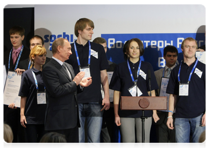 Председатель Правительства Российской Федерации В.В.Путин принял участие в церемонии награждения победителей конкурса «Волонтерские центры России»