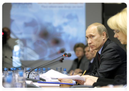 Председатель Правительства Российской Федерации В.В.Путин провёл совещание по вопросу «О федеральной целевой программе “Развитие фармацевтической и медицинской промышленности Российской Федерации на период до 2020 года и на дальнейшую перспективу”»