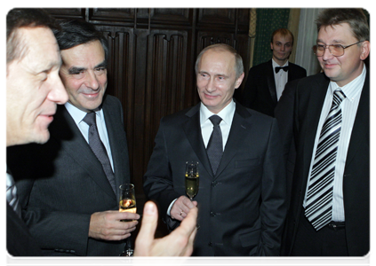 Prime Minister Vladimir Putin and his French counterpart Francois Fillon had an informal dinner in a Moscow restaurant