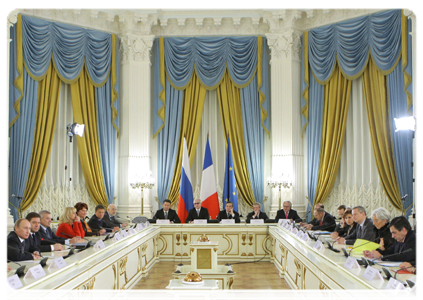 Prime Minister Vladimir Putin and French Prime Minister Francois Fillon meeting with members of the business communities of Russia and France