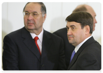 Minister of Transport Igor Levitin and businessman Alisher Usmanov