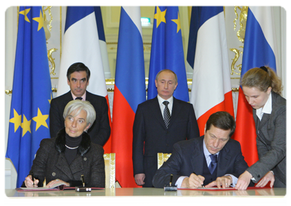 Russian Deputy Prime Minister Alexander Zhukov with French Minister of Economy, Finance and Industry Christine Lagarde