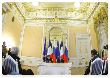 Russian Prime Minister Vladimir Putin and French Prime Minister Francois Fillon holding a joint news conference after the 15th session of the Russian-French commission on bilateral cooperation