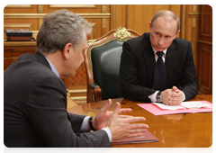Prime Minister Vladimir Putin meeting with Minister of Industry and Trade Viktor Khristenko and Head of the Federal Service for Military-Technical Cooperation Mikhail Dmitriyev