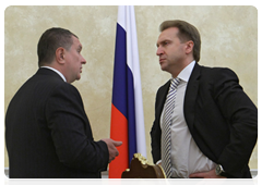 Deputy Prime Minister Igor Sechin and First Deputy Prime Minister Igor Shuvalov at the Government Presidium meeting