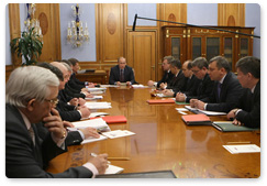 Накануне поздно вечером Председатель Правительства Российской Федерации В.В.Путин провел совещание о приоритетных направлениях государственной программы вооружения на 2011–2020 годы