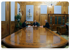 Prime Minister Vladimir Putin at the meeting with Deputy Prime Minister Igor Sechin and General Director of Russian Technologies Sergei Chemezov