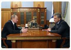 Prime Minister Vladimir Putin meets with Minister of Industry and Trade Viktor Khristenko