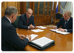 Председатель Правительства Российской Федерации В.В.Путин провел совещание по вопросу «Об урегулировании ситуации вокруг рыбопромысловых судов, построенных под гарантии Правительства России»