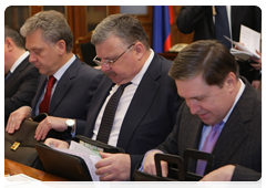 Deputy Head of the Government Executive Office Yury Ushakov, Head of the Federal Customs Service Andrei Belyaninov and Minister of Industry and Trade Viktor Khristenko at the meeting on customs regulation issues