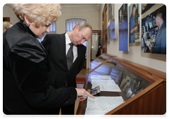 Prime Minister Vladimir Putin visits Anatoly Sobchak Museum for Foundation of Democracy in Modern Russia